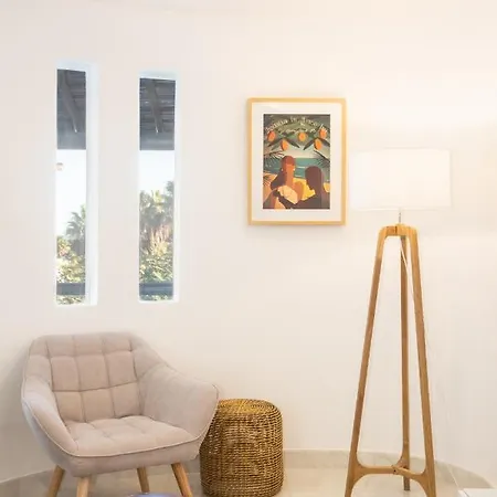 - Sleep 5 - Pool - Free Wi-fi - Air Con