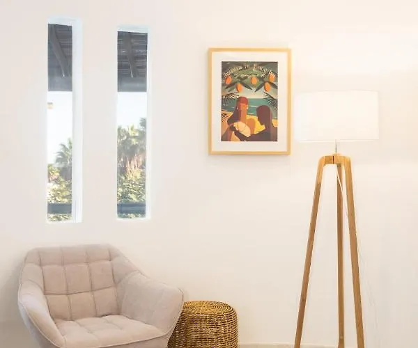 - Sleep 5 - Pool - Free Wi-fi - Air Con