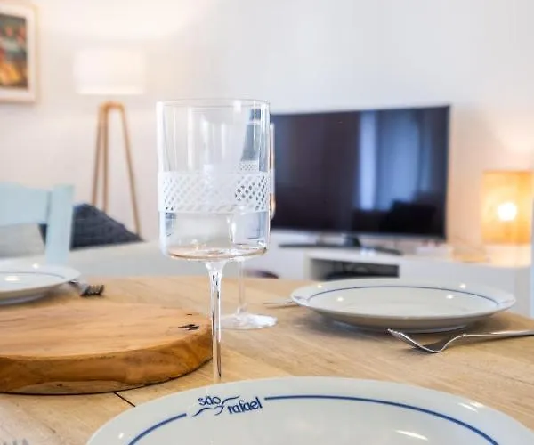 - Sleep 5 - Pool - Free Wi-fi - Air Con Апартаменти Албуфейра