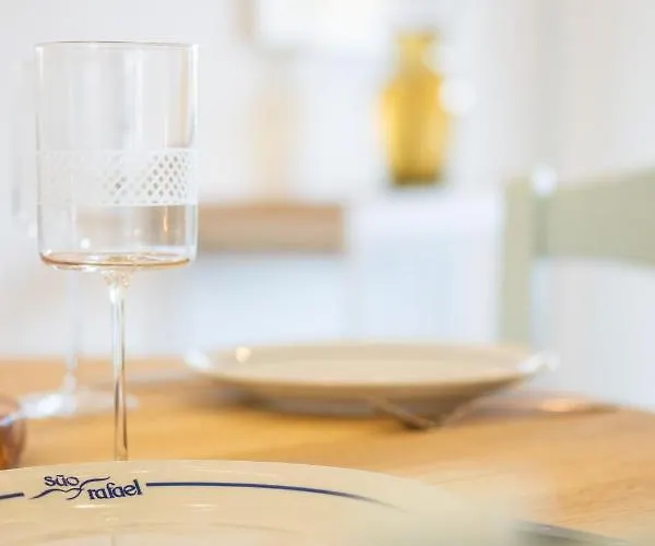 - Sleep 5 - Pool - Free Wi-fi - Air Con