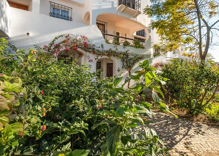 - Sleep 5 - Pool - Free Wi-fi - Air Con Албуфейра