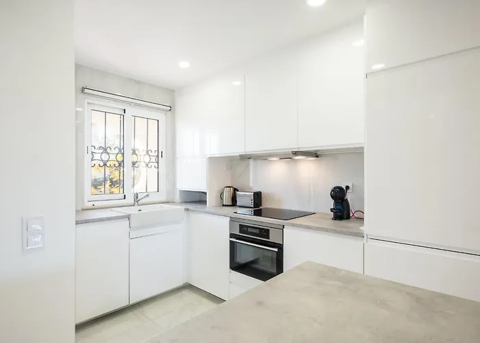 Апартаменти - Sleep 5 - Pool - Free Wi-fi - Air Con Албуфейра