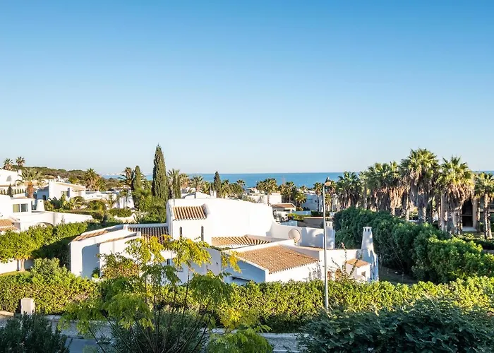 - Sleep 5 - Pool - Free Wi-fi - Air Con Апартаменти *