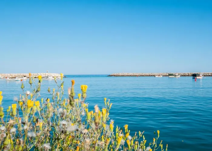 - Sleep 5 - Pool - Free Wi-fi - Air Con Апартаменти