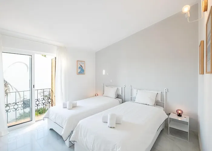 - Sleep 5 - Pool - Free Wi-fi - Air Con Албуфейра