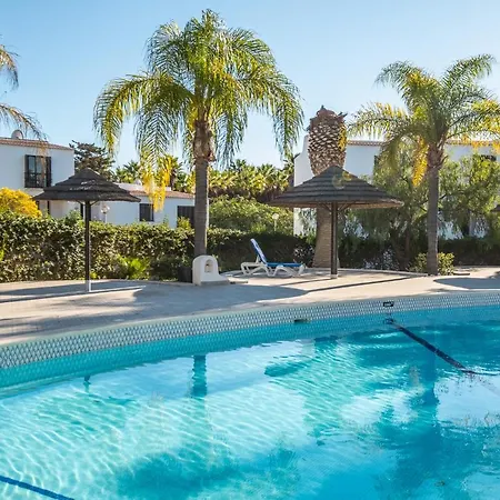 - Sleep 5 - Pool - Free Wi-fi - Air Con Apartment Albufeira