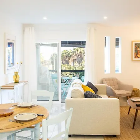 - Sleep 5 - Pool - Free Wi-fi - Air Con Apartment Albufeira