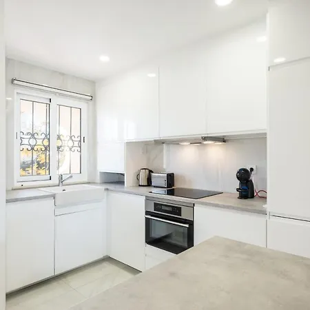 Apartment - Sleep 5 - Pool - Free Wi-fi - Air Con Albufeira