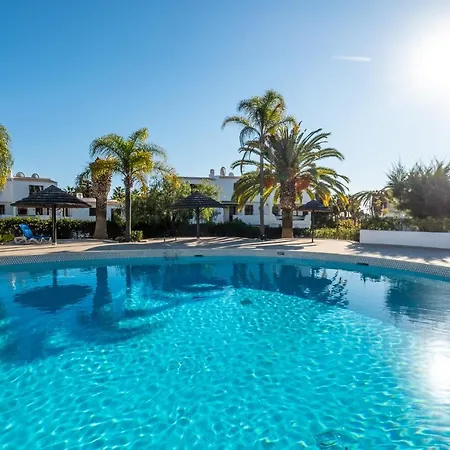 Apartment - Sleep 5 - Pool - Free Wi-fi - Air Con Albufeira