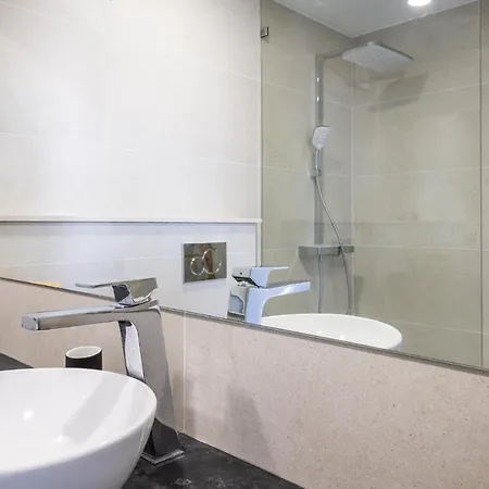 - Sleep 5 - Pool - Free Wi-fi - Air Con Apartment Albufeira