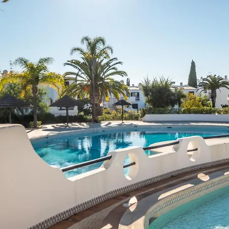 Apartment - Sleep 5 - Pool - Free Wi-fi - Air Con *