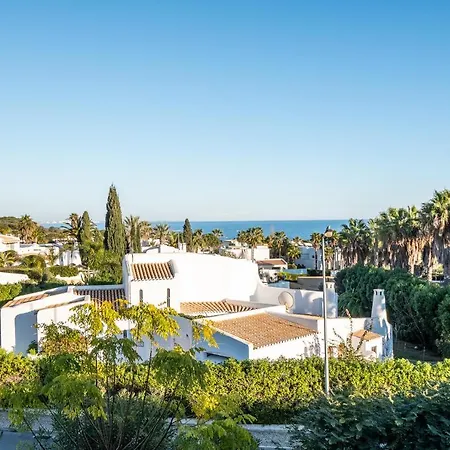- Sleep 5 - Pool - Free Wi-fi - Air Con Apartament *