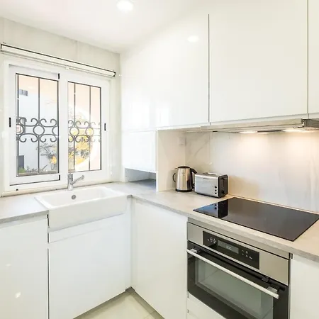 - Sleep 5 - Pool - Free Wi-fi - Air Con